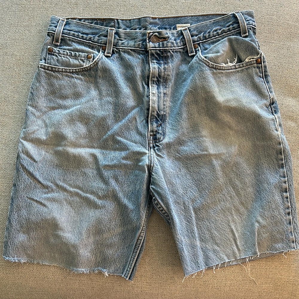 Men’s vintage Levi relaxed fit cutoff jean shorts